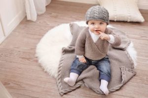 Strickanleitung Baby-Wickeljacke